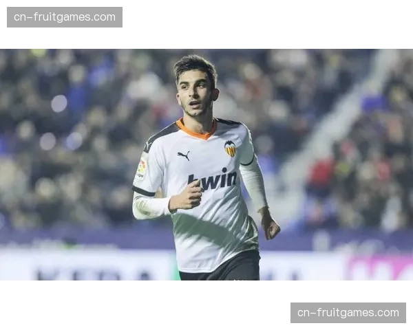 沃克伤缺影响曼城边路 瓜迪奥拉寻替代方案